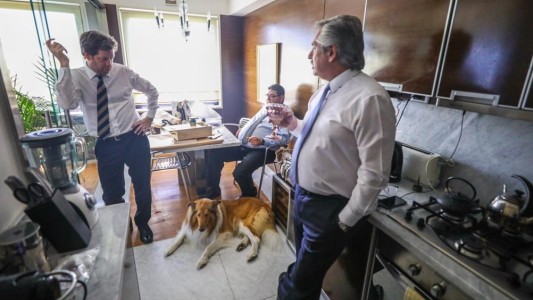 Alberto Fernández antes de asumir la presidencia: fútbol, mates y el perro Dylan