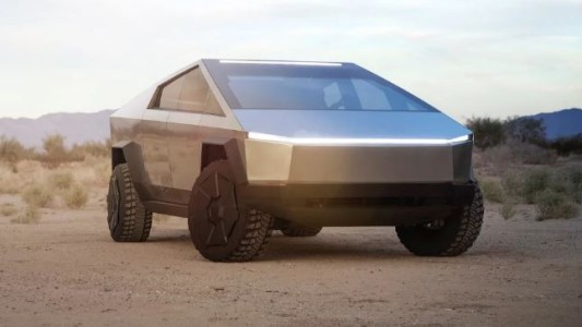 Elon Musk probó el rendimiento de la Cybertruck en las calles de Los Ángeles