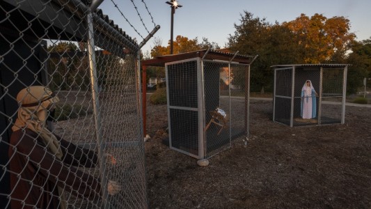 Jesús, María y José separados y encarcelados: pesebre de una iglesia que denuncia la situación de inmigrantes en Estados Unidos