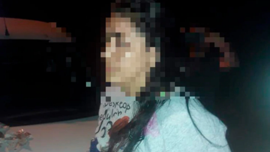 Video: una mujer prendió fuego e hizo estallar una camioneta con su marido adentro