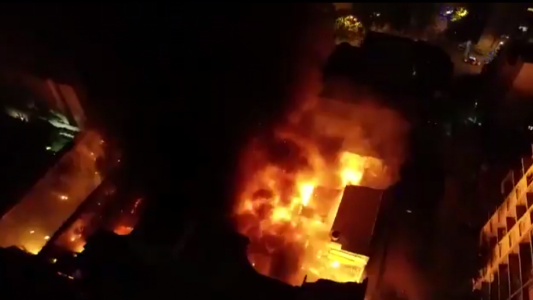 Feroz incendio arrasa un mayorista de Mar del Plata