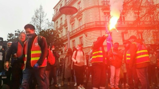 Los franceses protestaron en las calles contra la reforma jubilatoria