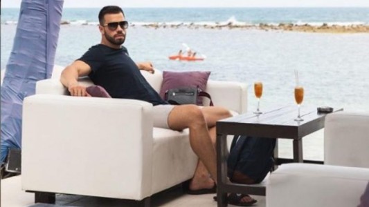 Ofrece 55.000 dólares al año para que le saquen fotos en viajes por el mundo