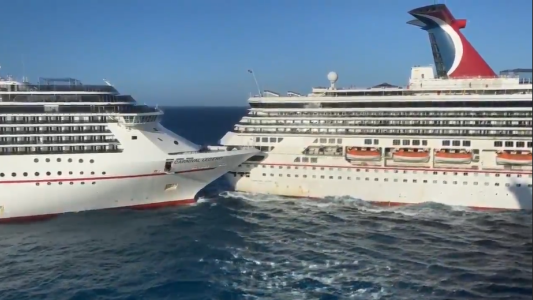 El momento del choque entre dos cruceros en México