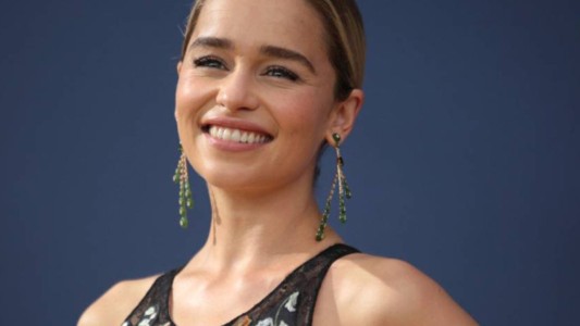 Emilia Clarke confesó cómo se viven las fiestas en su familia