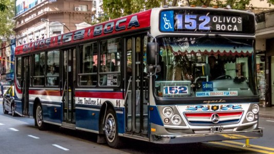 Acusan a un hombre de abusar de una joven dentro de un colectivo en Palermo