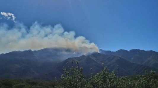 Diez evacuados en Córdoba por incendios forestales