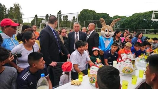 La Navidad de Evo Morales: chocolatada y "picadito" con la comunidad boliviana