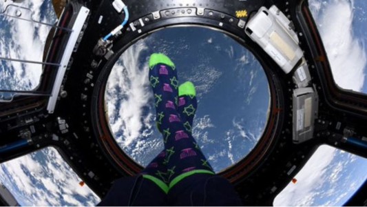 Con altura: comenzó a celebrar Hanukkah desde el espacio