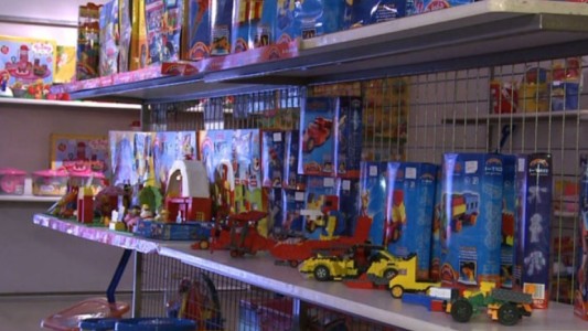 Las ventas por Navidad cayeron en los locales y aumentaron en los sitios online