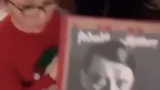 "Pero no, papá, es Minecraft, no 'Mein Kampf'", le dijo al abuelo que le regaló el libro de Hitler a su nieto