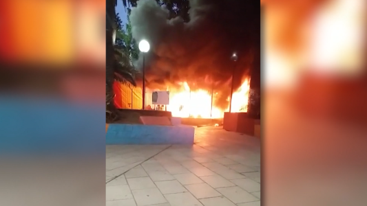 Incendiaron intencionalmente una histórica calesita de Valentin Alsina