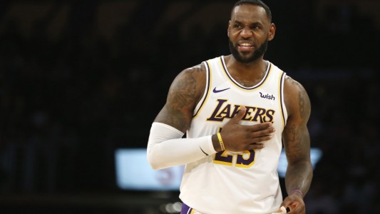 LeBron James: cumple 35 años con 9000 asistencias y 9000 rebotes