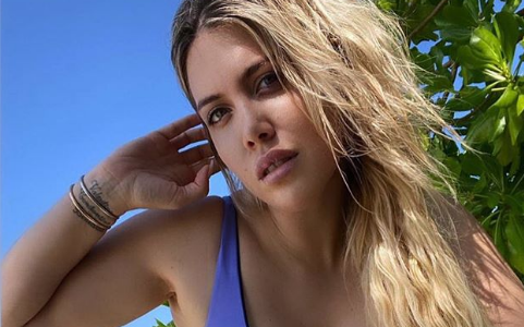 Wanda Nara en modo verano: fotos sin maquillaje, escote profundo y colaless