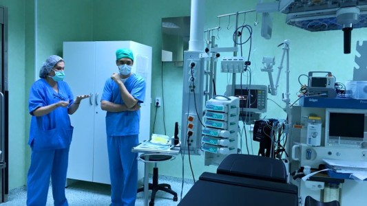 Una mujer murió prendida fuego en el quirófano por un error médico