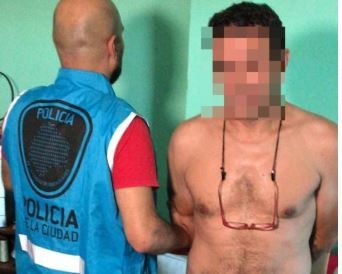 Video: así detuvieron al falso cartero que golpeó y le robó a una anciana