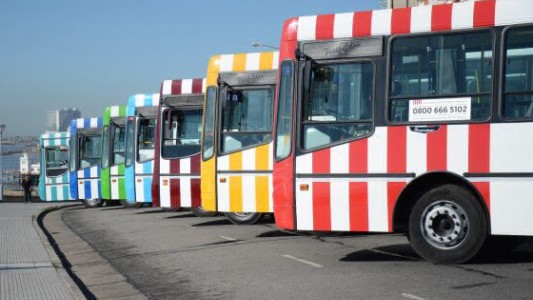 Colectiveros cortaron calles en Mar del Plata para reclamar aumento en el boleto