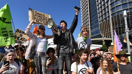 Masiva protesta en Australia por los incendios forestales