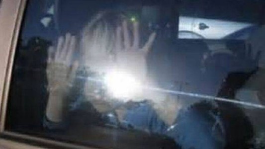 Fue a jugar al casino y dejó a sus hijos varias horas encerrados en el auto