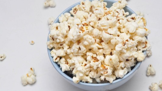 Casi se muere luego de que un pochocle se le quede atascado entre los dientes