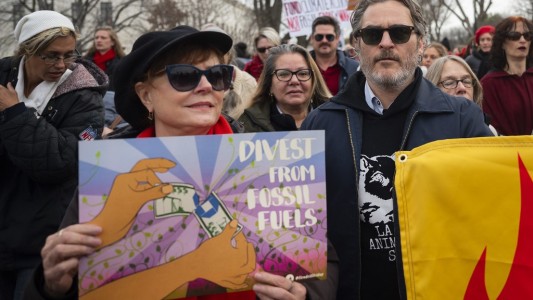 Joaquin Phoenix y Martin Sheen fueron detenidos mientras protestaban contra el cambio climático