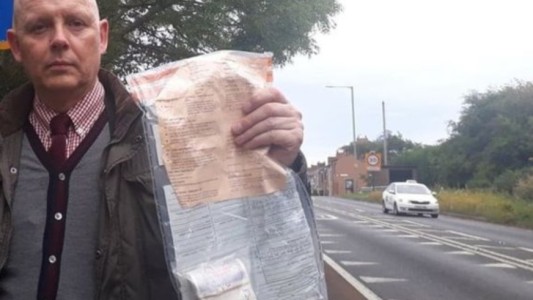 Tras varios años, resolvieron la misteriosa aparición de dinero en las calles de un pueblo