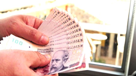 Oficializan el aumento salarial de 4.000 pesos a estatales nacionales