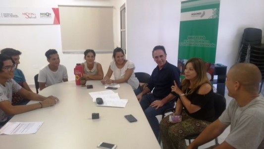 Jóvenes recicladores de plásticos conforman una cooperativa para generar empleo en Misiones