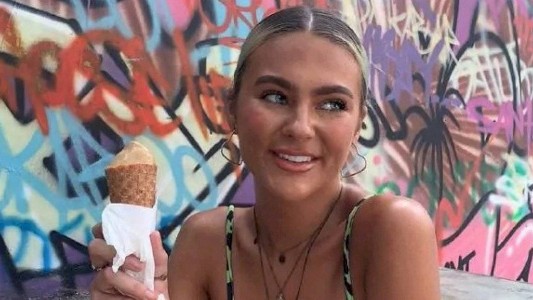 Murió una modelo tras caer desde un acantilado de 30 metros: intentaba sacarse una selfie