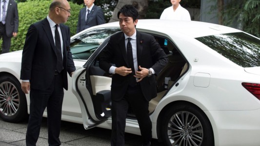 Un ministro se toma licencia por paternidad en un hecho inédito para Japón