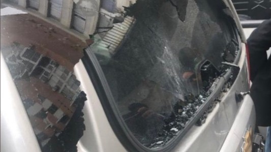 Balearon el auto de Juan Guaidó camino al Parlamento