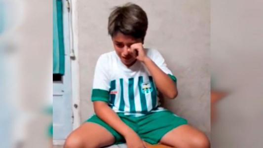 El video dramático del nene que denuncia la salvaje agresión de un adulto tras un partido de fútbol