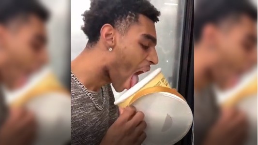 VIDEO: lamió un helado de un supermercado, lo devolvió y terminó preso