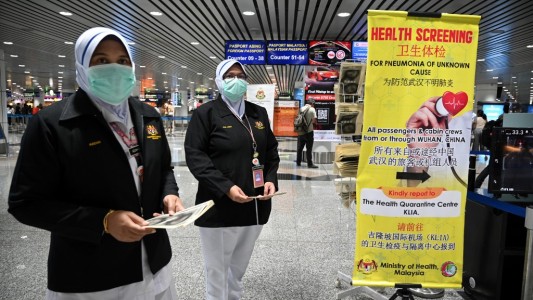 China cierra tres ciudades para evitar propagación del coronavirus