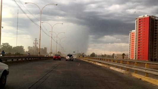 Una “nube pared” sorprendió a Santiago del Estero