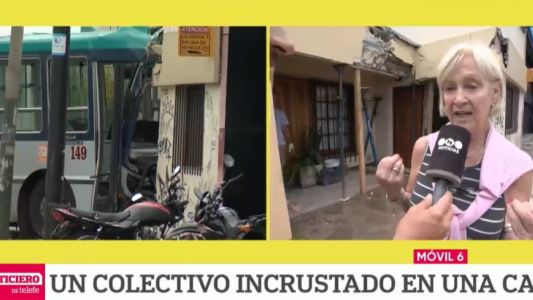 Colectivo incrustado: escape de gas, peligro de derrumbe y el temor de la noche