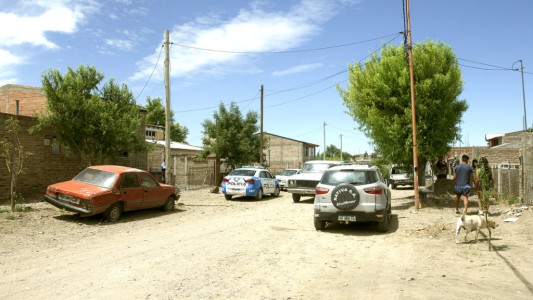 Macabro parricidio en Zapala: decapitaron al padre en la calle