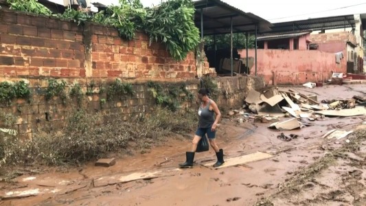 Al menos 50 muertos y poblaciones arrasadas tras temporal en Brasil