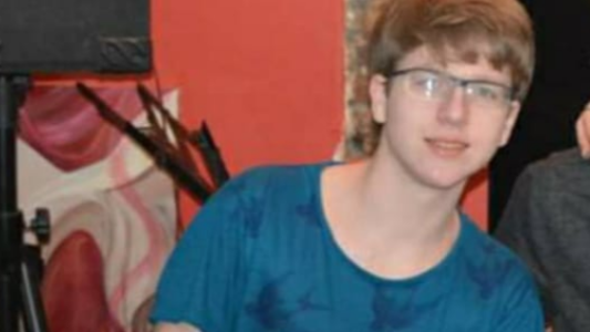 Buscan a un joven con Asperger que desapareció en Floresta
