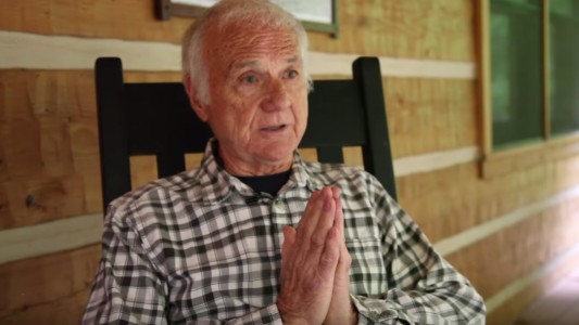 La historia del cura que dejó los hábitos para convertise en actor porno de películas gays