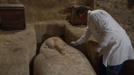 Encuentran en Egipto 30 tumbas con numerosos tesoros