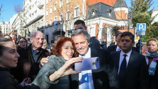 Así fue recibido Alberto Fernández en Madrid