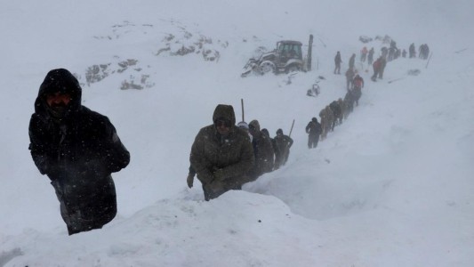 Turquía: murieron 28 personas por un alud de nieve