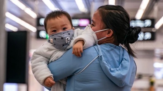 Coronavirus: confirman el nacimiento de un bebé con el virus en Wuhan