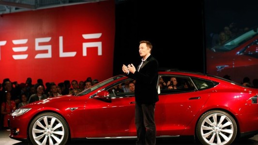 Elon Musk busca personal para trabajar en Tesla por Twitter y no pide título universitario