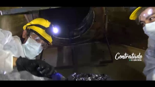 Contratado por un día: Roberto Funes Ugarte intenta trabajar como deshollinador