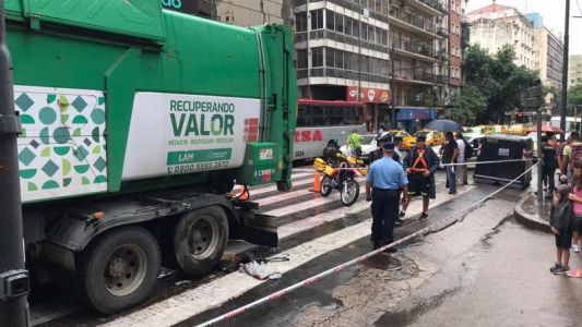 Trágico accidente en Córdoba: una mujer murió aplastada por un camión de basura