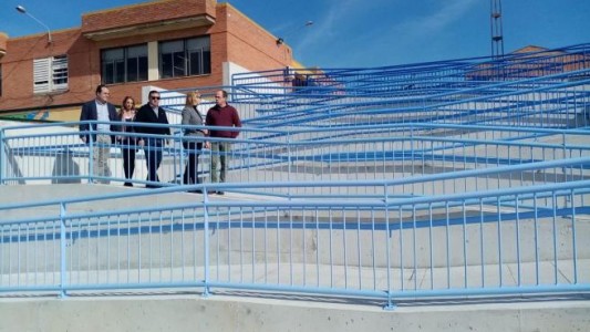 Una escuela instala una rampa interminable y se volvió meme en redes