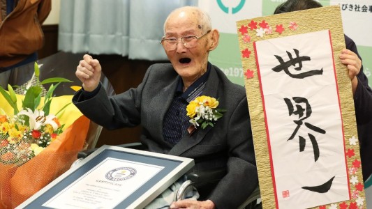"Mantener la sonrisa": el secreto de Chitetsu Watanabe, reconocido por Guinness como el hombre más longevo del mundo