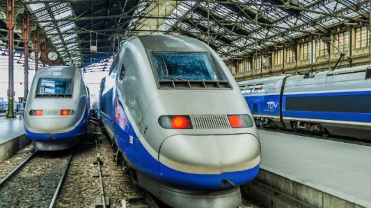 En Francia, los ministros viajarán en tren los trayectos de hasta cuatro horas